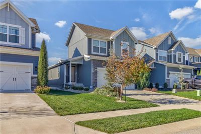 8815 Sw 8th Street, House other with 3 bedrooms, 2 bathrooms and null parking in Blue Springs MO | Image 2