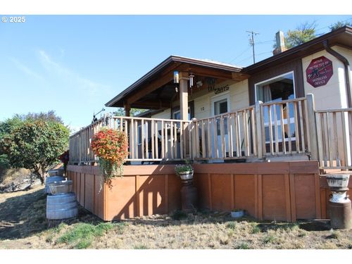 512 Se 12th Dr, Pendleton, OR, 97801-3203 | Card Image