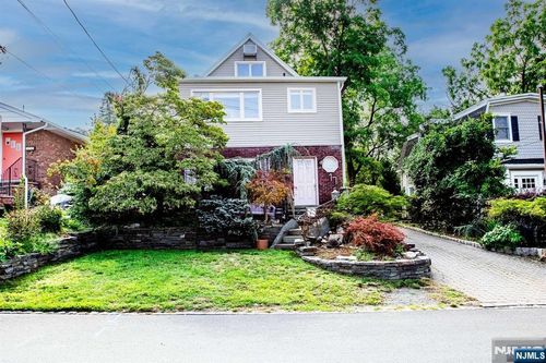 17 Bogert St, Closter, NJ, 07624-3018 | Card Image