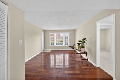 2527 Hydraulic Rd, Charlottesville, VA, 22901-2367 | Card Image