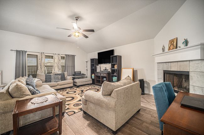 6505 Boot Jack Dr, House other with 4 bedrooms, 3 bathrooms and null parking in Joshua TX | Image 6