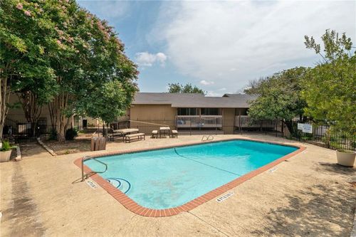 140-2124 Burton Dr, Austin, TX, 78741-4156 | Card Image