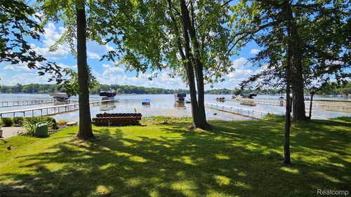 10250 Buhl Dr, Pinckney, MI, 48169-8414 | Card Image