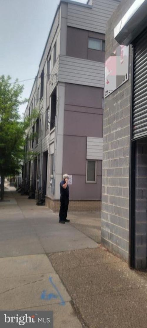 2009 E York St, Philadelphia, PA, 19125-1220 | Card Image