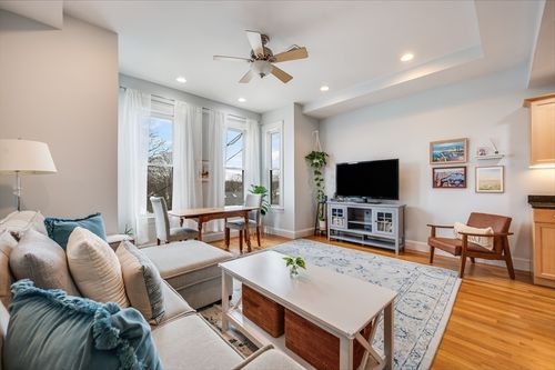 apt-2c-39 Chestnut St, Stoneham, MA, 02180-2505 | Card Image