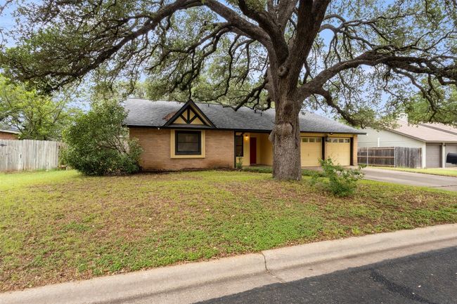 Wide lot gives you plenty of yard space. | Image 28