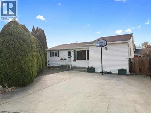 1233 Turri Ave, Kelowna, BC, V1Y8N7 | Card Image