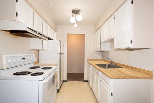305-3680 W 7th Ave, Vancouver, BC, V6R1W4 | Card Image