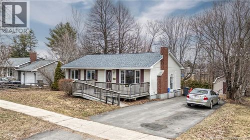 41 Bristol St, Fredericton, NB, E3B4W2 | Card Image
