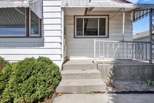 916 W Eden Pl, Milwaukee, WI, 53221-1733 | Card Image