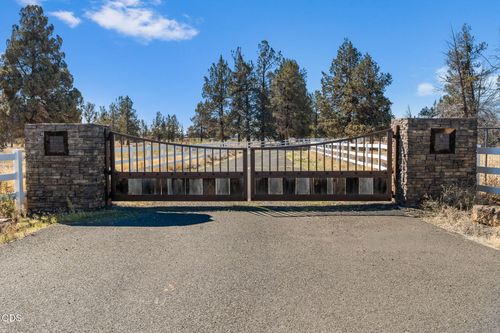 4710 Smith Rock Way, Terrebonne, OR, 97760-9104 | Card Image