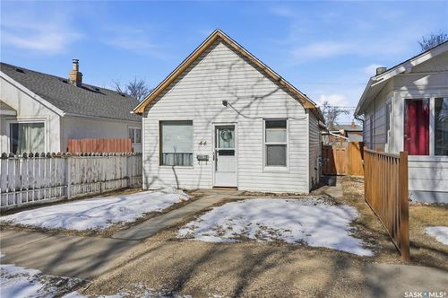 44 Lillooet St W, Moose Jaw, SK, S6H4Y5 | Card Image