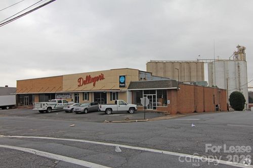 103 N Brady Ave, Newton, NC, 28658-3243 | Card Image