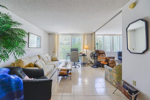 apt-303-1345 Lincoln Rd, Miami Beach, FL, 33139-2230 | Card Image