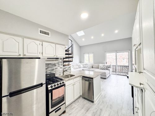 4 Alta Ct, Vernon, NJ, 07462-5586 | Card Image