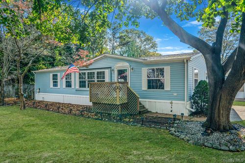 3 Betsy Ross Dr, Bohemia, NY, 11716-4003 | Card Image