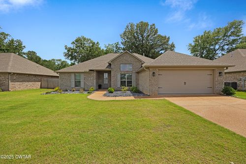 68 Brookwood Dr, Jackson, TN, 38305-8027 | Card Image