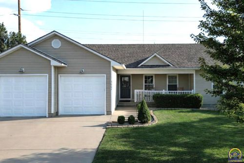3007 S Parkway Ct, Emporia, KS, 66801-7752 | Card Image