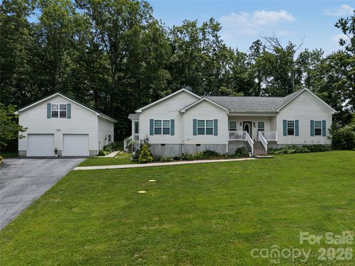 176 Chelsea Nix Ln, Hendersonville, NC, 28792-7651 | Card Image