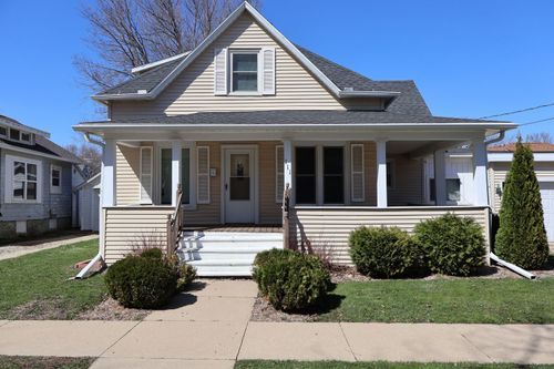 111 1st St Nw, Oelwein, IA, 50662-1601 | Card Image