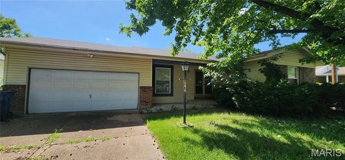 12415 Danube Dr, Florissant, MO, 63033-6835 | Card Image