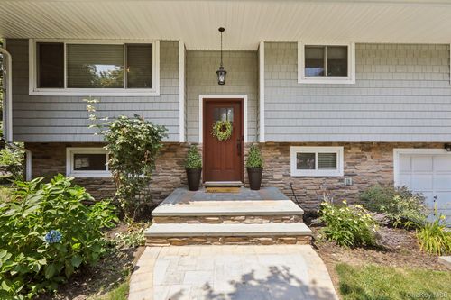 961 Tilton Rd, Valley Cottage, NY, 10989-2118 | Card Image