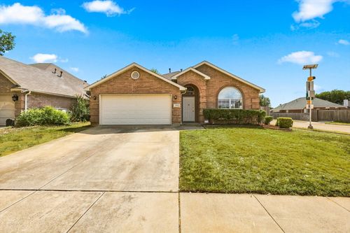 8900 San Joaquin Trl, Fort Worth, TX, 76118-7518 | Card Image