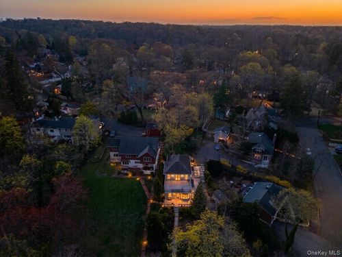 32 Crescent Dr, Huntington, NY, 11743-3407 | Card Image