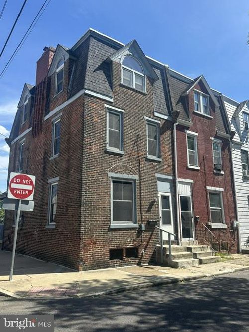 202 S Franklin St, POTTSTOWN, PA, 19464-5916 | Card Image