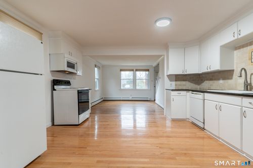 252 Melville Dr, Fairfield, CT, 06825-3318 | Card Image