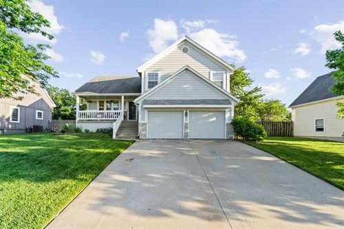727 Se London Way, Lee's Summit, MO, 64081-3037 | Card Image