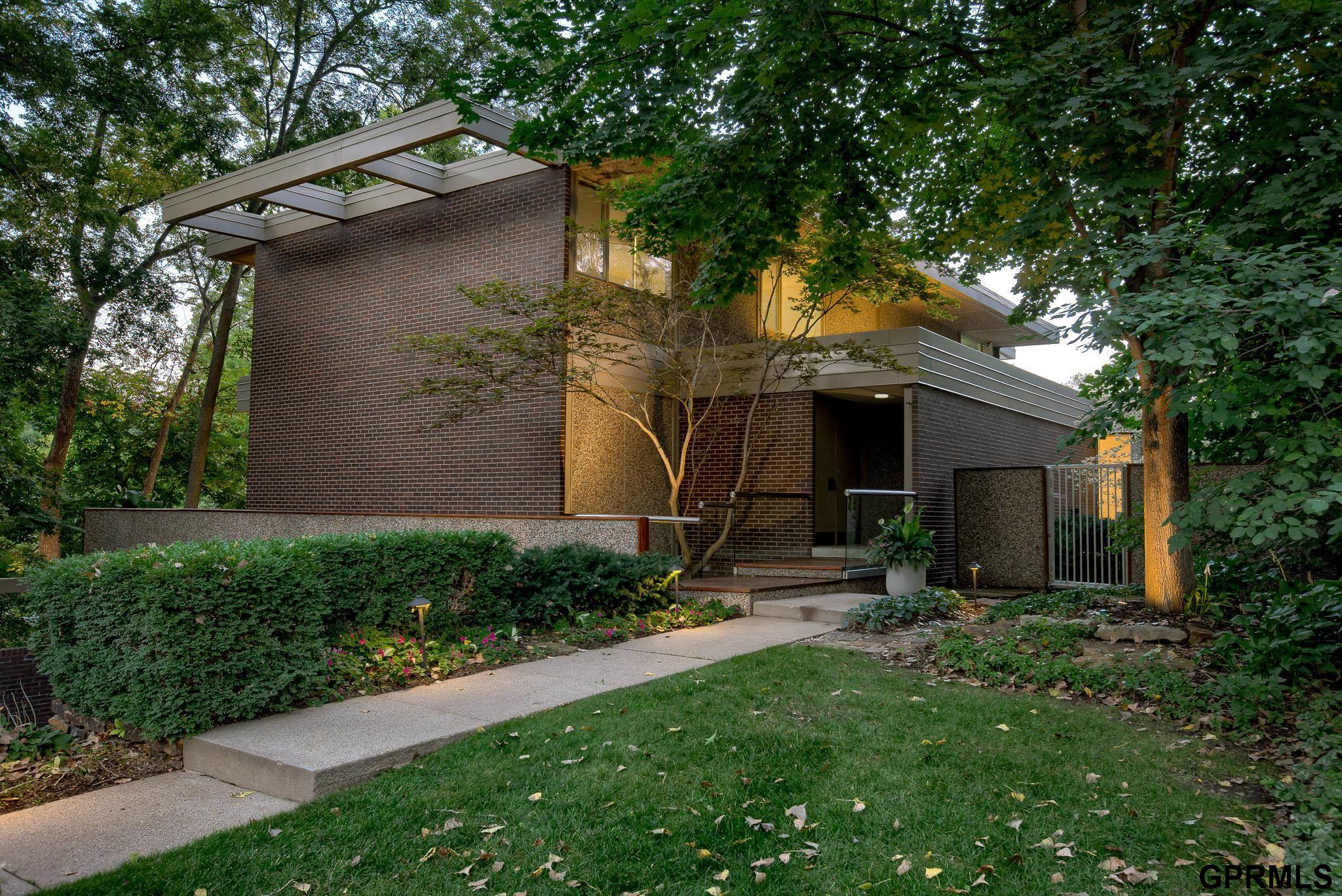 Armbrust Dr, Omaha, NE 68124
