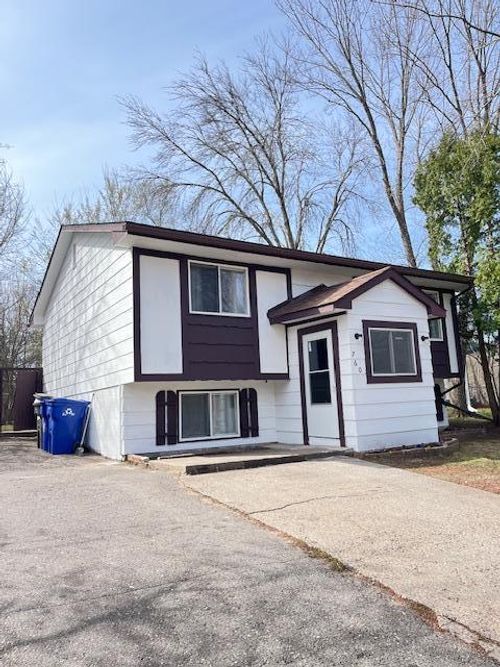 760 Larpenteur Ave E, Saint Paul, MN, 55117-2515 | Card Image