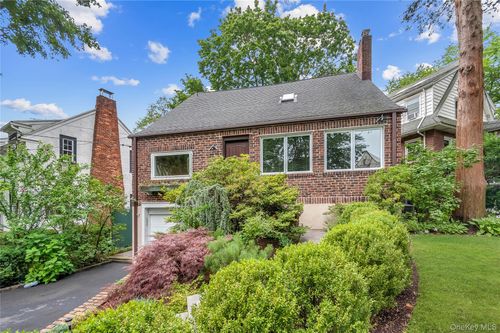 3 Harmony Dr, Larchmont, NY, 10538-3210 | Card Image