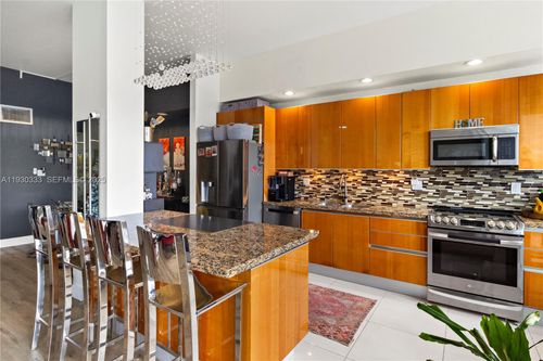 ph01-18061 Biscayne Blvd, Aventura, FL, 33160-2594 | Card Image