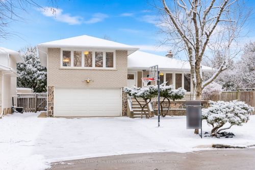 10 Paddington Place, Etobicoke, ON, M9R2T1 | Card Image