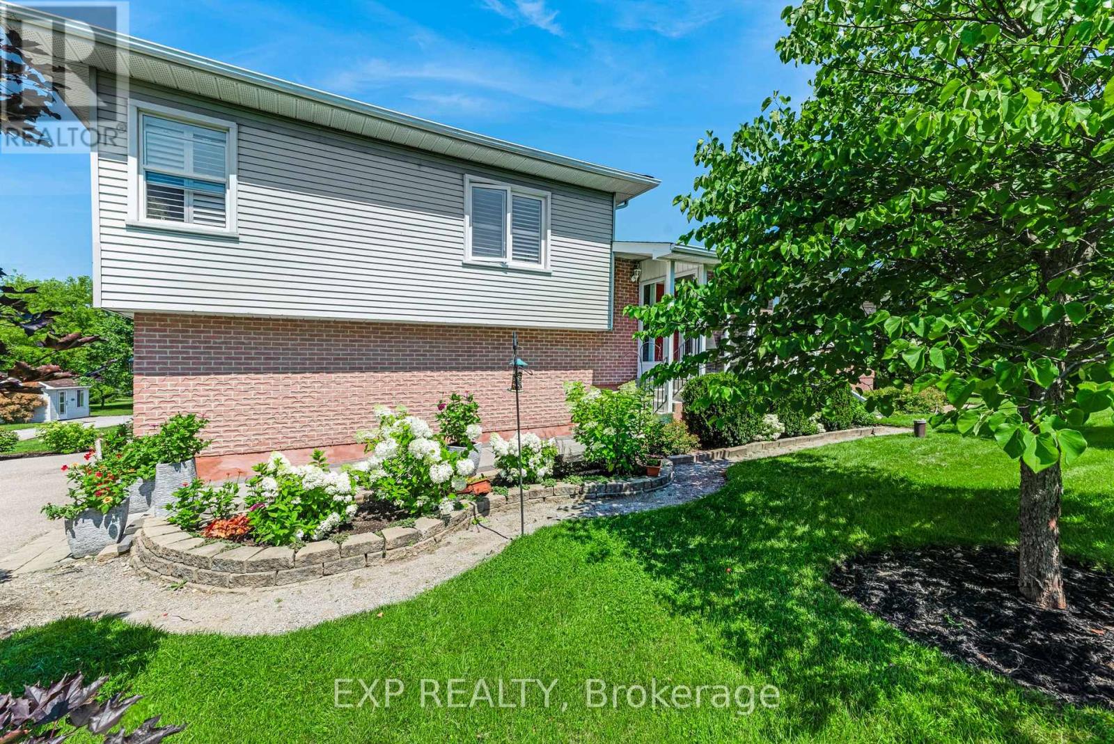 Residential in East Gwillimbury (Mt Albert) 4