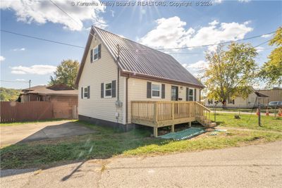 301 Rhoda Street, House other with 3 bedrooms, 1 bathrooms and null parking in Hurricane WV | Image 1