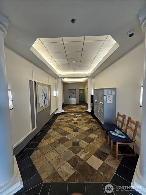 303-2530 15th Ave W, Seattle, WA, 98119-2189 | Card Image