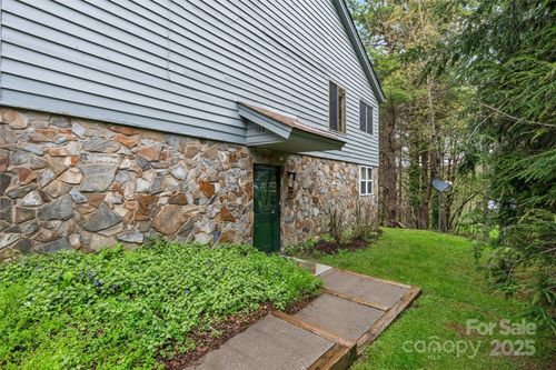 138 Village Dr, Boone, NC, 28607-7925 | Card Image