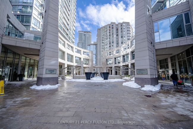 706 - 2191 Yonge St, Condo with 1 bedrooms, 1 bathrooms and null parking in Toronto ON | Image 3