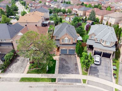 6 Maple Beach Cres, House other with 4 bedrooms, 3 bathrooms and 3 parking in Brampton ON | Image 1