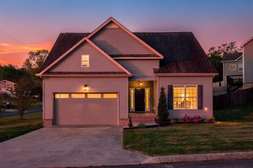 574 Titanium Dr, Hixson, TN, 37343-4597 | Card Image