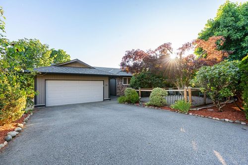 18 Bedingfield St, Port Moody, BC, V3H3N1 | Card Image