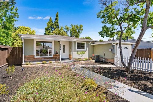 1244 Locust St, Livermore, CA, 94551-2037 | Card Image