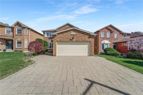 109 Valleymede Dr, Richmond Hill, ON, L4B1T6 | Card Image