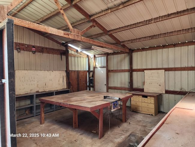 Barn with a workshop area and metal wall | Image 10