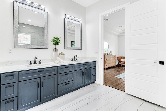 Primary Bathroom | Image 22