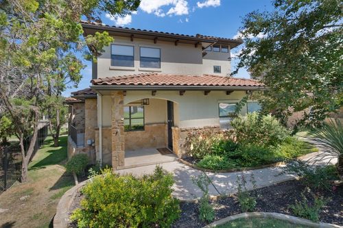 8 Cove Creek Ln, The Hills, TX, 78738-1470 | Card Image