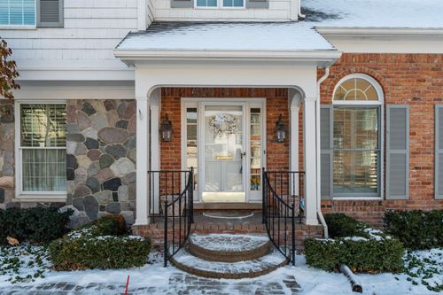 926 Lochmoor Pl, Grosse Pointe Woods, MI, 48236-1481 | Card Image